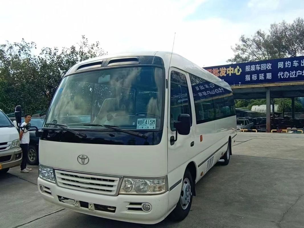 Autobús usado Toyo ta Coaster de 30 asientos con motor diesel en buen estado y asequible