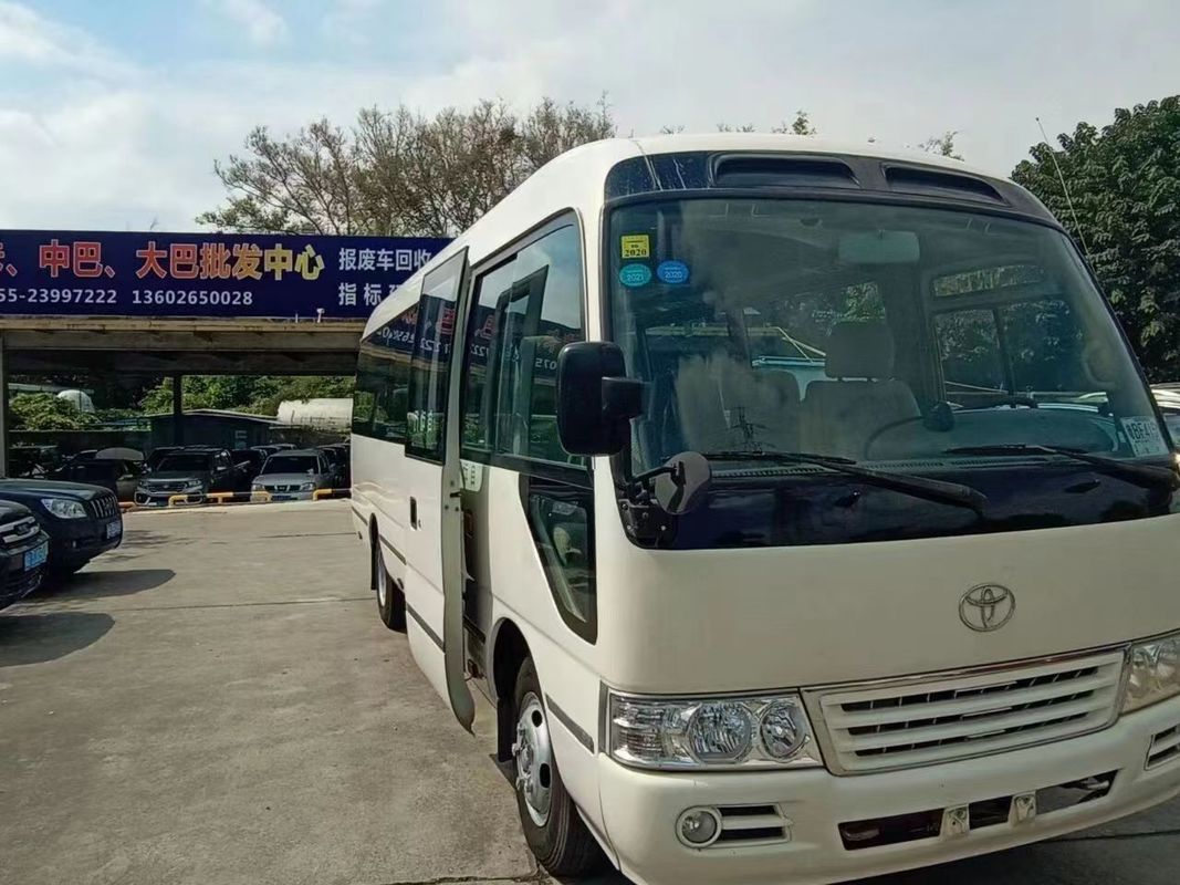 Autobús usado Toyo ta Coaster de 30 asientos con motor diesel en buen estado y asequible