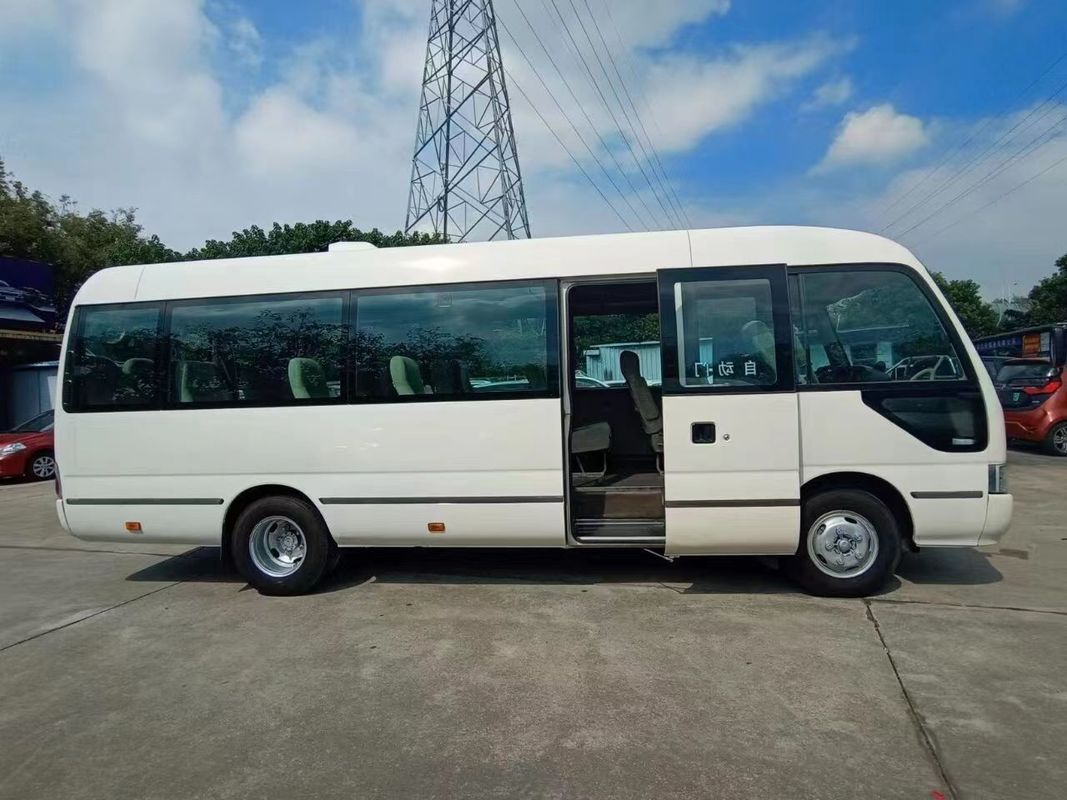 Autobús usado Toyo ta Coaster de 30 asientos con motor diesel en buen estado y asequible