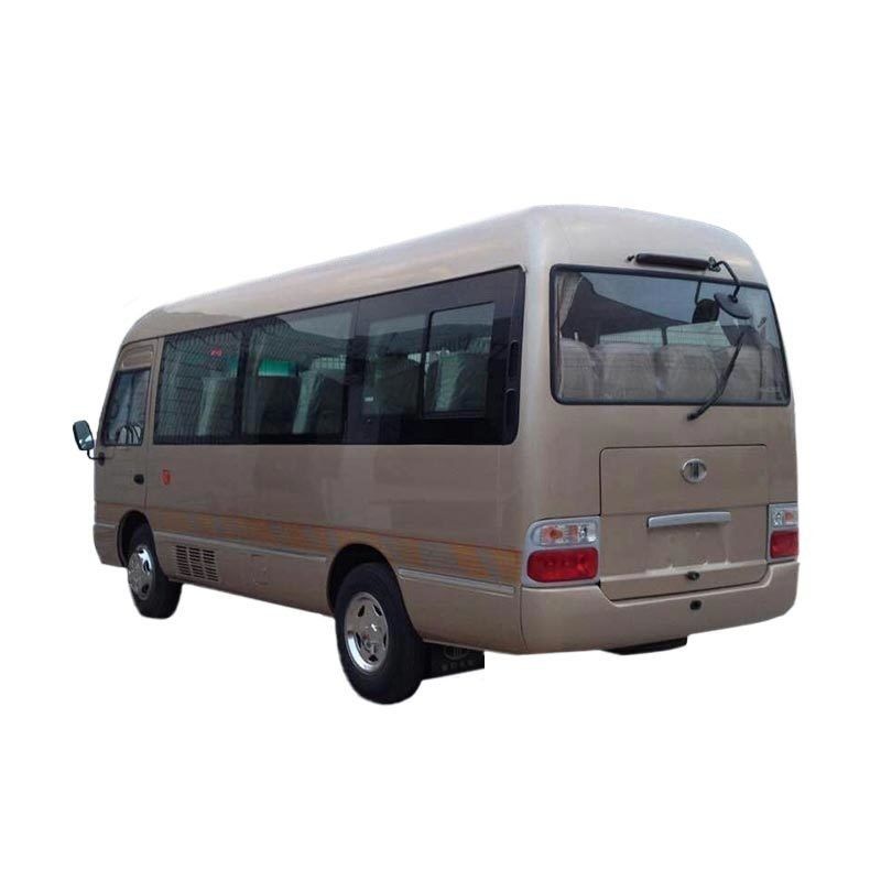 Autobús de pasajeros modelo 19 asientos RHD mini montaña rusa 70L Tanque de aceite 7.00R16 neumáticos listos para el envío