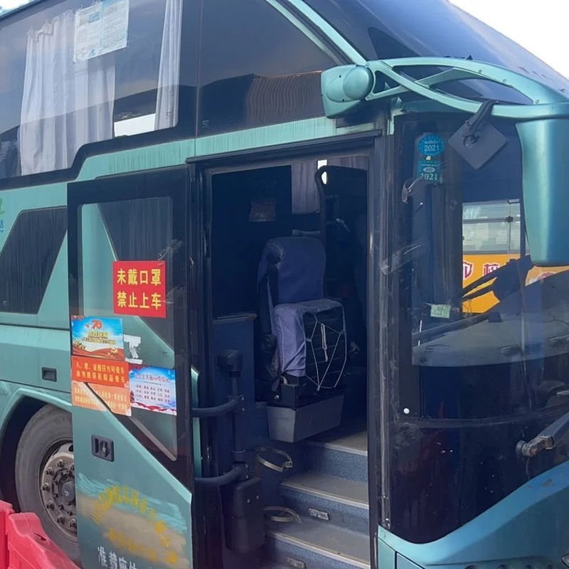 Autobús turístico de lujo de 70 plazas con dirección LHD y interior espacioso