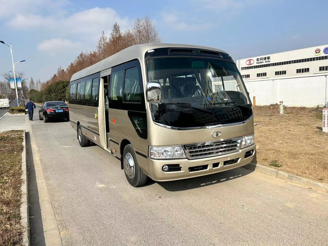El motor de Yuchai es de 30 asientos Mudan Commuter Bus Diesel RHD y LHD Conductor 100km/h Velocidad máxima