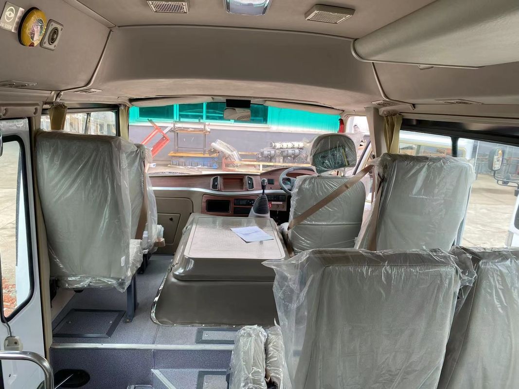 El motor de Yuchai es de 30 asientos Mudan Commuter Bus Diesel RHD y LHD Conductor 100km/h Velocidad máxima