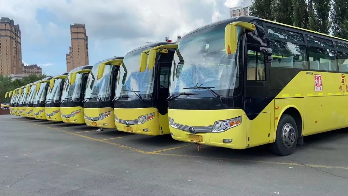 Autobús YUOTONG con 3 plazas de 2 asientos y vagones de lujo de 60 plazas