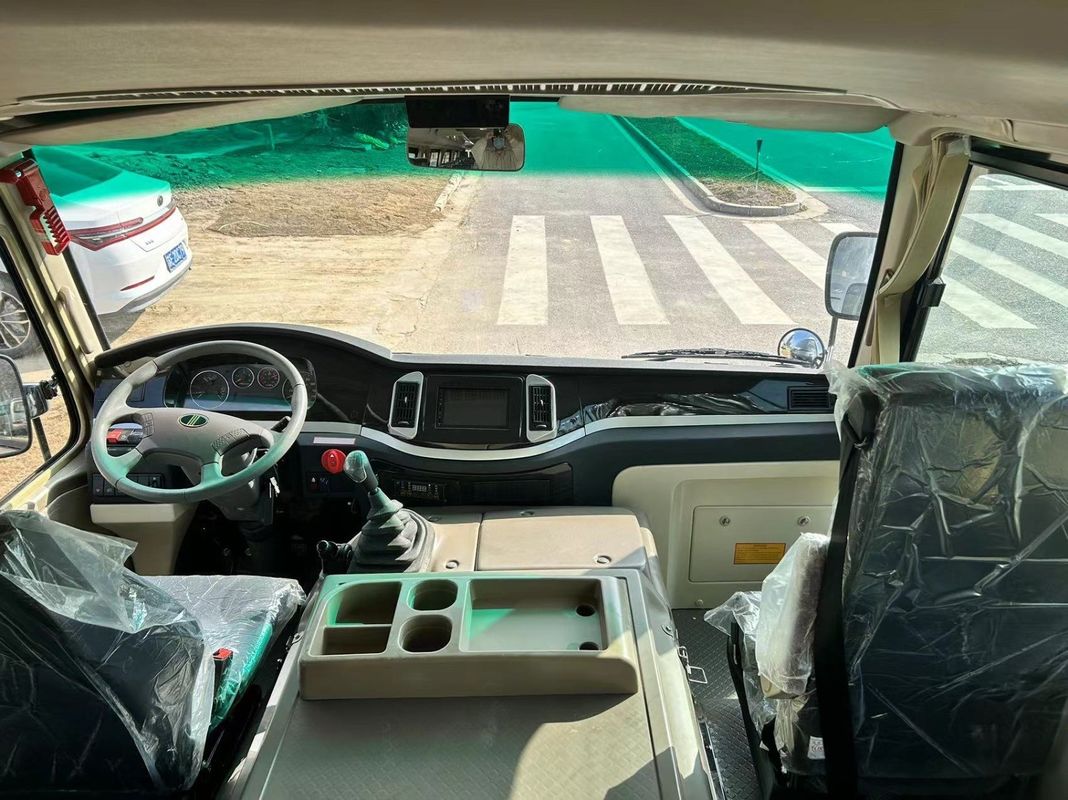 El motor de Yuchai es de 30 asientos Mudan Commuter Bus Diesel RHD y LHD Conductor 100km/h Velocidad máxima