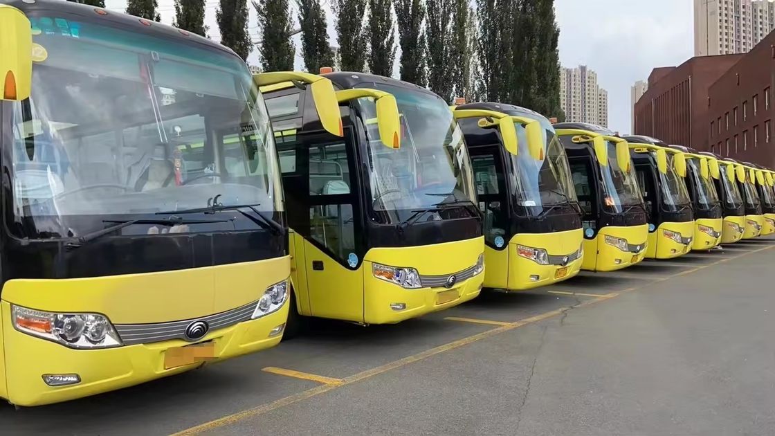 Autobús YUOTONG con 3 plazas de 2 asientos y vagones de lujo de 60 plazas