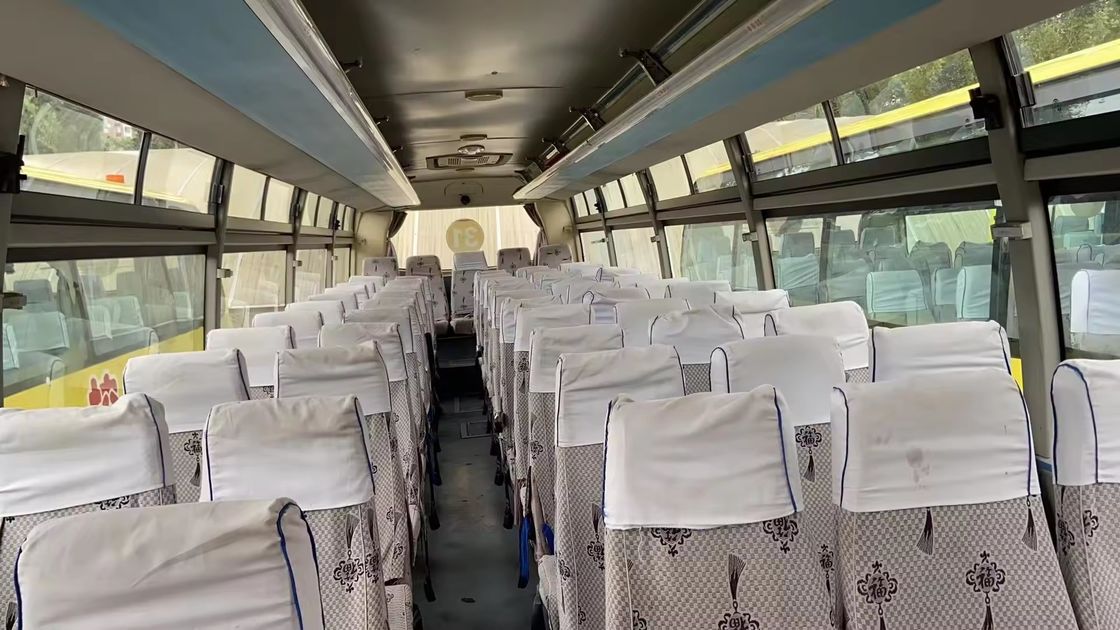 Autobús YUOTONG con 3 plazas de 2 asientos y vagones de lujo de 60 plazas