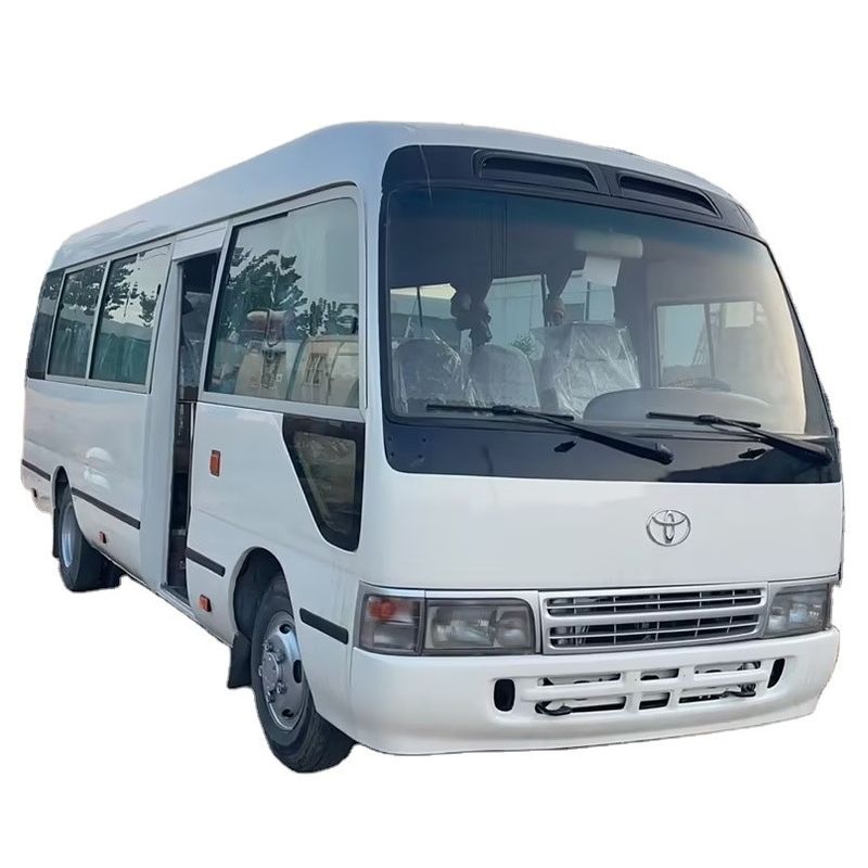 Autobús Toyota Coaster de 30 asientos en excelente estado con capacidad de motor diesel de 6-8L