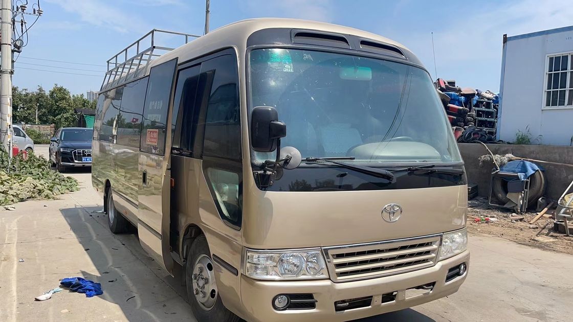 Autobús Toyota Coaster usado en Japón de 30 asientos con motor de 1HZ y neumáticos 9.00R20