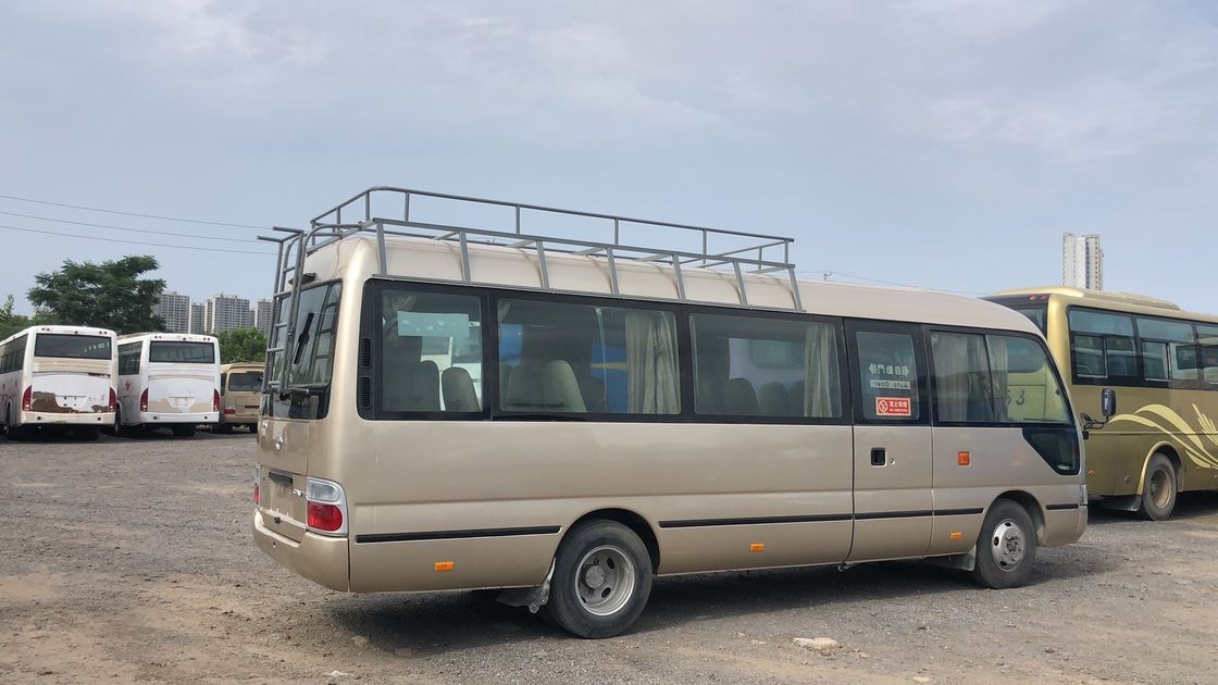 Autobús Toyota Coaster usado en Japón de 30 asientos con motor de 1HZ y neumáticos 9.00R20