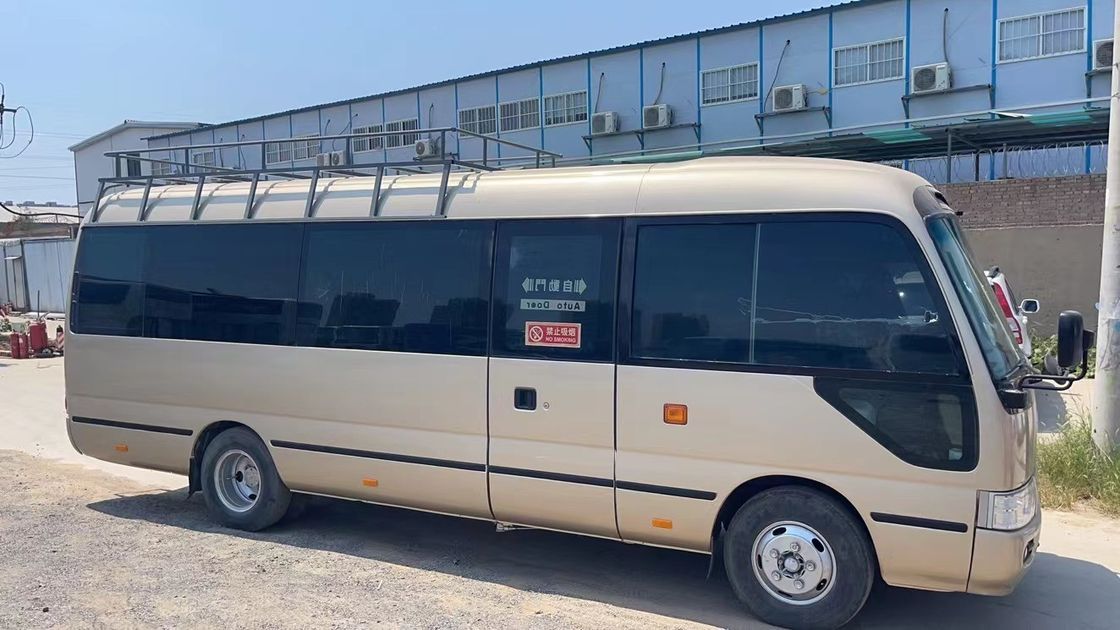 Autobús Toyota Coaster usado en Japón de 30 asientos con motor de 1HZ y neumáticos 9.00R20