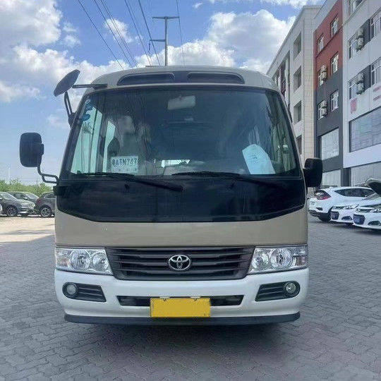 2023 modelo de gasolina Toyota Coaster Bus 30 asientos Capacidad del motor 4L 7005*2040*2785mm