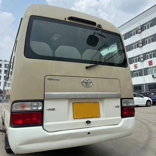 2023 modelo de gasolina Toyota Coaster Bus 30 asientos Capacidad del motor 4L 7005*2040*2785mm