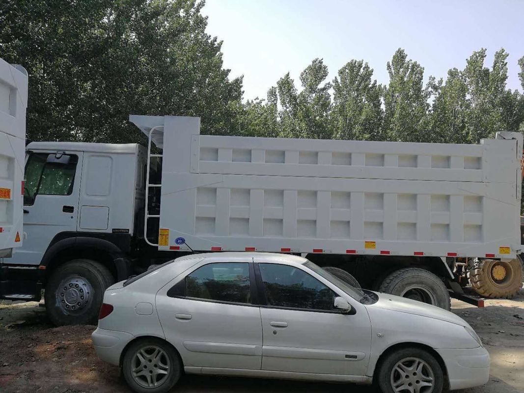 Sinotruck usado Howo 10 ruedas 25 toneladas 20 metros cúbicos camión de descarga Euro 3 manual AC