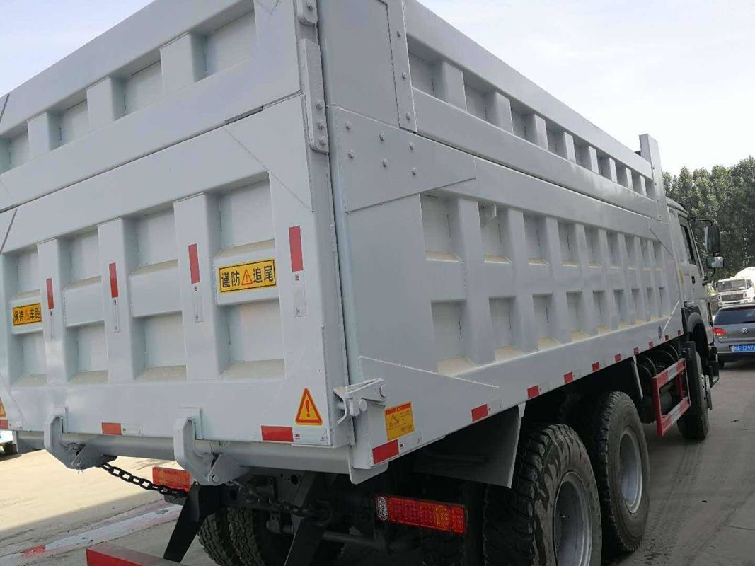 Sinotruck usado Howo 10 ruedas 25 toneladas 20 metros cúbicos camión de descarga Euro 3 manual AC