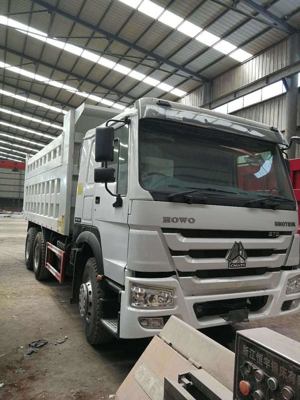 Sinotruck usado Howo 10 ruedas 25 toneladas 20 metros cúbicos camión de descarga Euro 3 manual AC