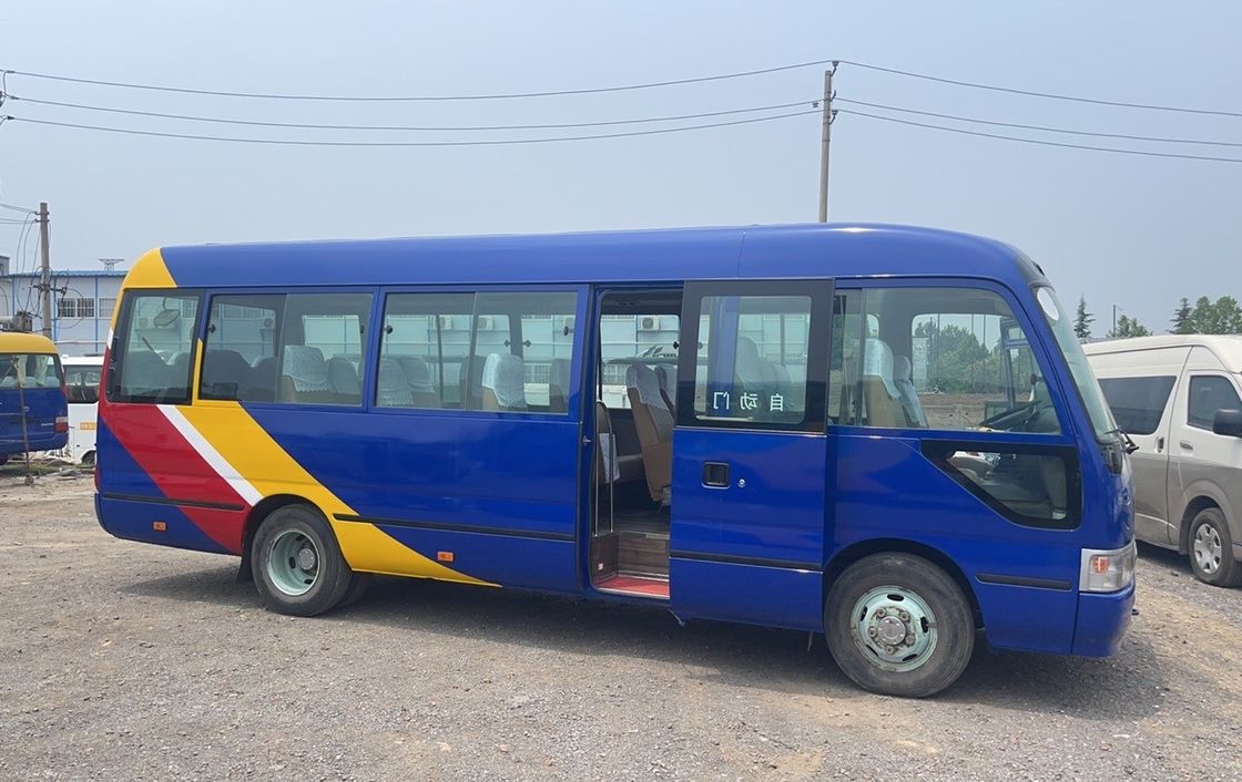 Minibus diesel de 30 plazas Toyo Ta Coaster con diseño de lujo y eficiencia de combustible