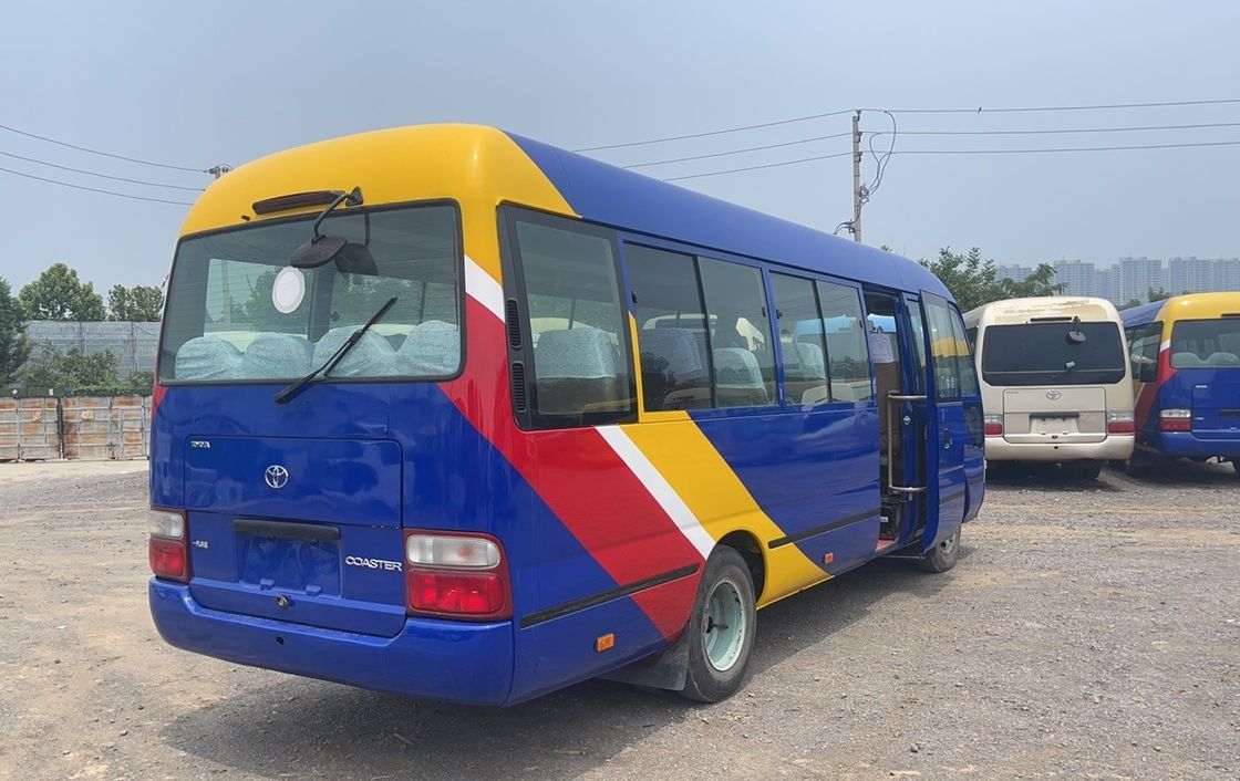 Minibus diesel de 30 plazas Toyo Ta Coaster con diseño de lujo y eficiencia de combustible