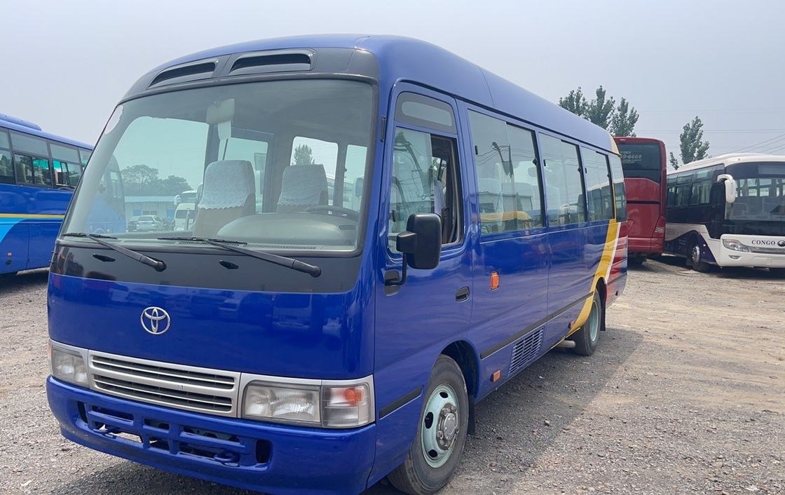 Minibus diesel de 30 plazas Toyo Ta Coaster con diseño de lujo y eficiencia de combustible