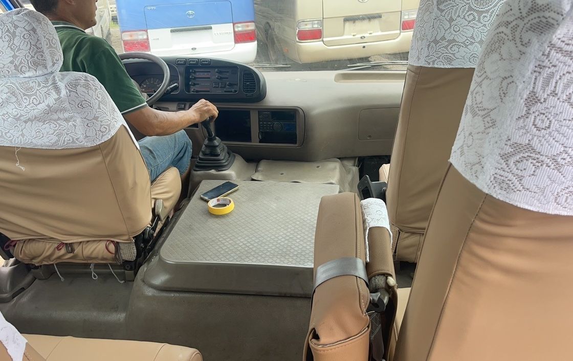 Minibus diesel de 30 plazas Toyo Ta Coaster con diseño de lujo y eficiencia de combustible