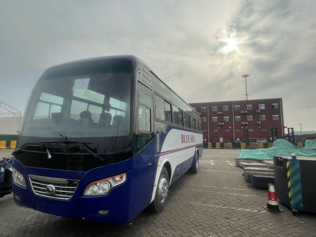 Autobús de autobús ZK6102D de 10 metros 45 asientos con desplazamiento de 8.4L y posición de dirección LHD