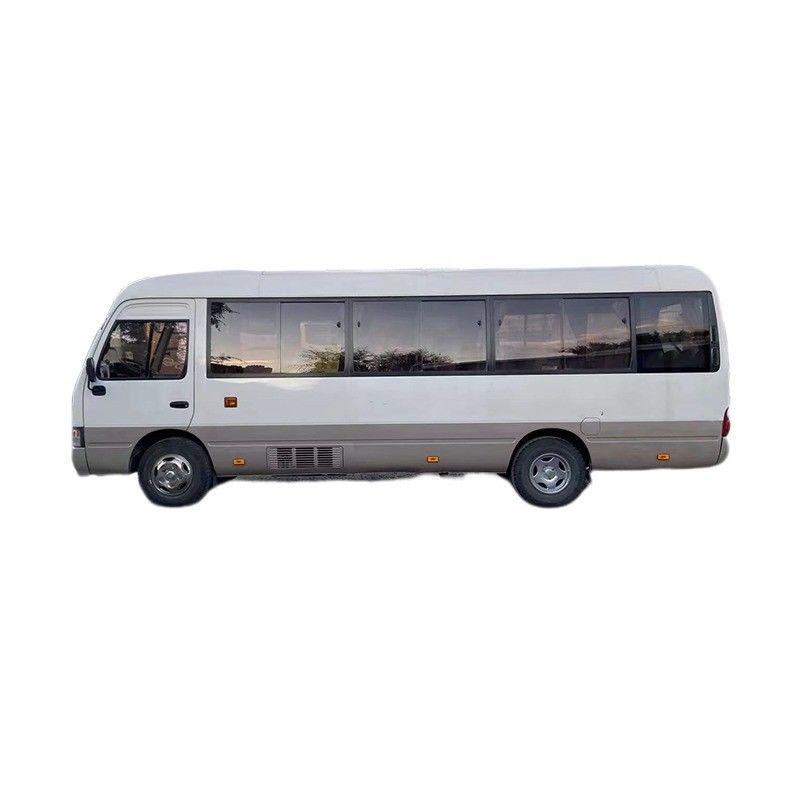 Autobús japonés Toyota Coaster asequible con motor diesel y capacidad de 23-30 asientos ahora