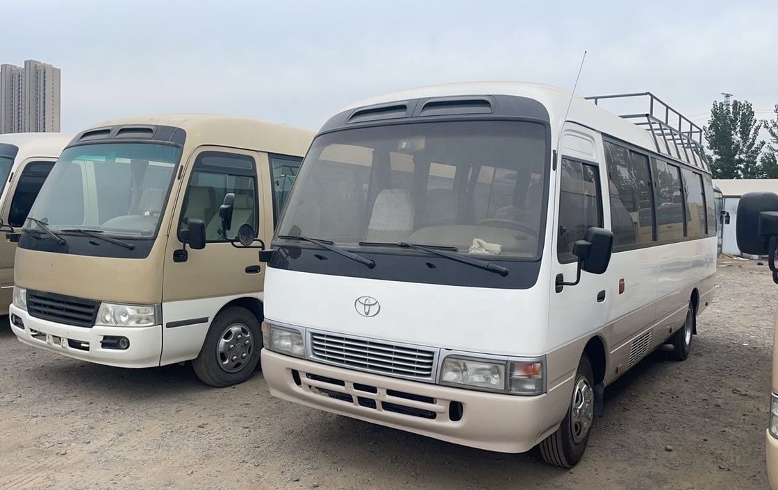Buen estado 30 asientos Toyo ta Coaster Bus usado para transmisión Manual de tipo