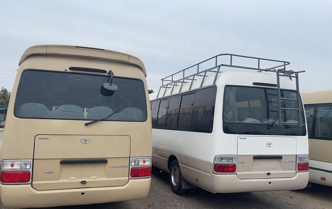 Buen estado 30 asientos Toyo ta Coaster Bus usado para transmisión Manual de tipo