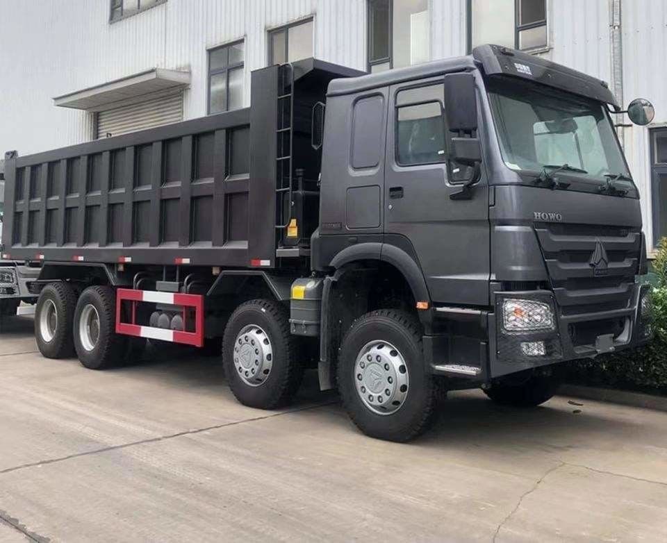 8x4 400hp 12 ruedas 50 60 toneladas camiones de descarga con volante con capacidad de tanque de combustible de 400-500L