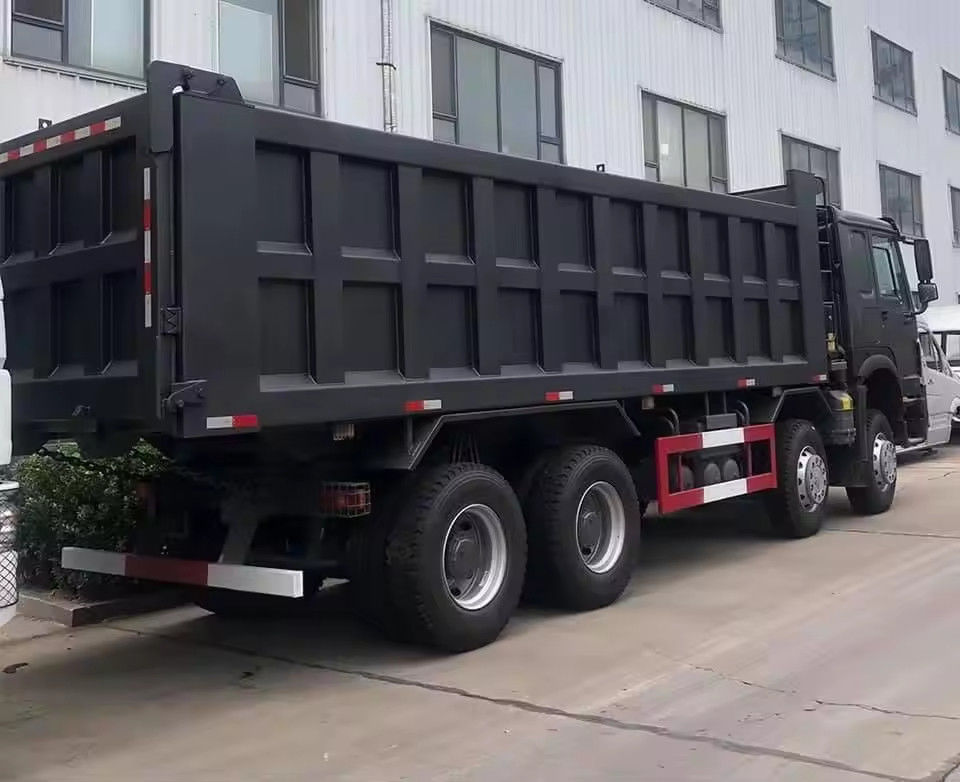 8x4 400hp 12 ruedas 50 60 toneladas camiones de descarga con volante con capacidad de tanque de combustible de 400-500L