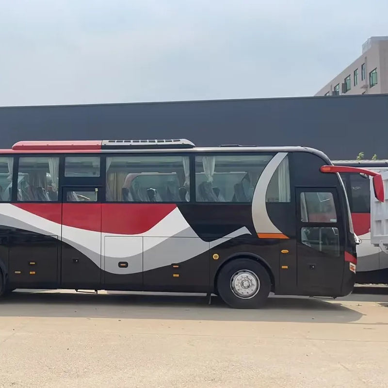 Encuentre su autobús perfecto de 47 plazas con motor trasero y bajo kilometraje de 56000 km en nuestro