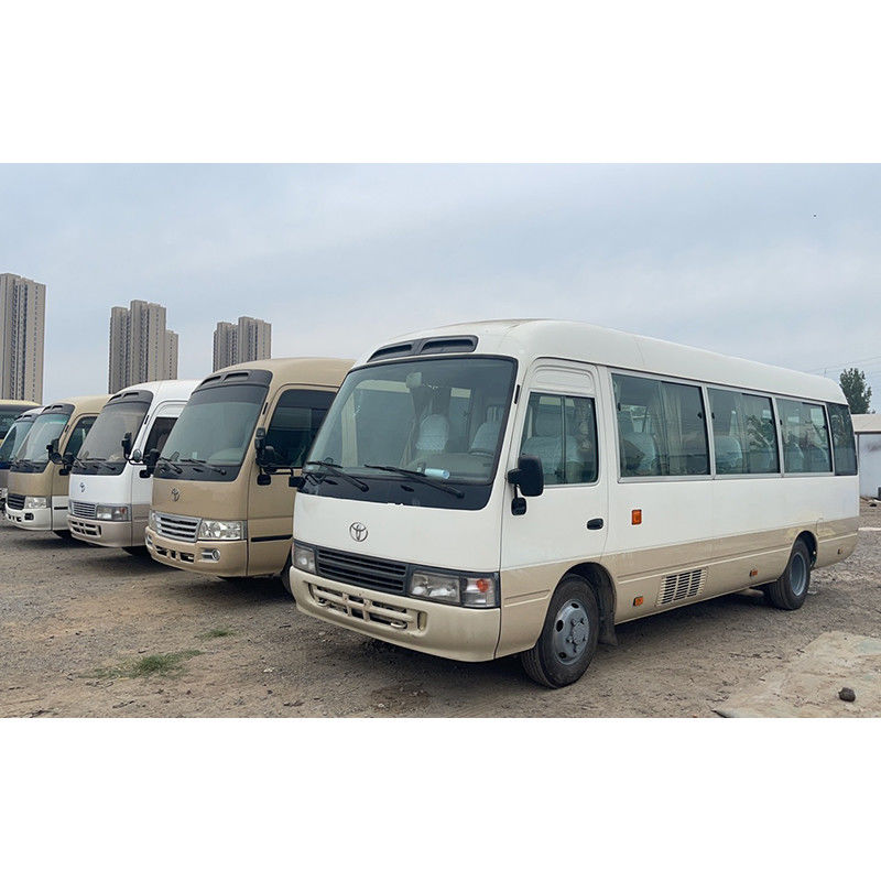 Minibús de 4000 cilindros con motor diésel blanco TOYO TA Coaster para turismo de pasajeros