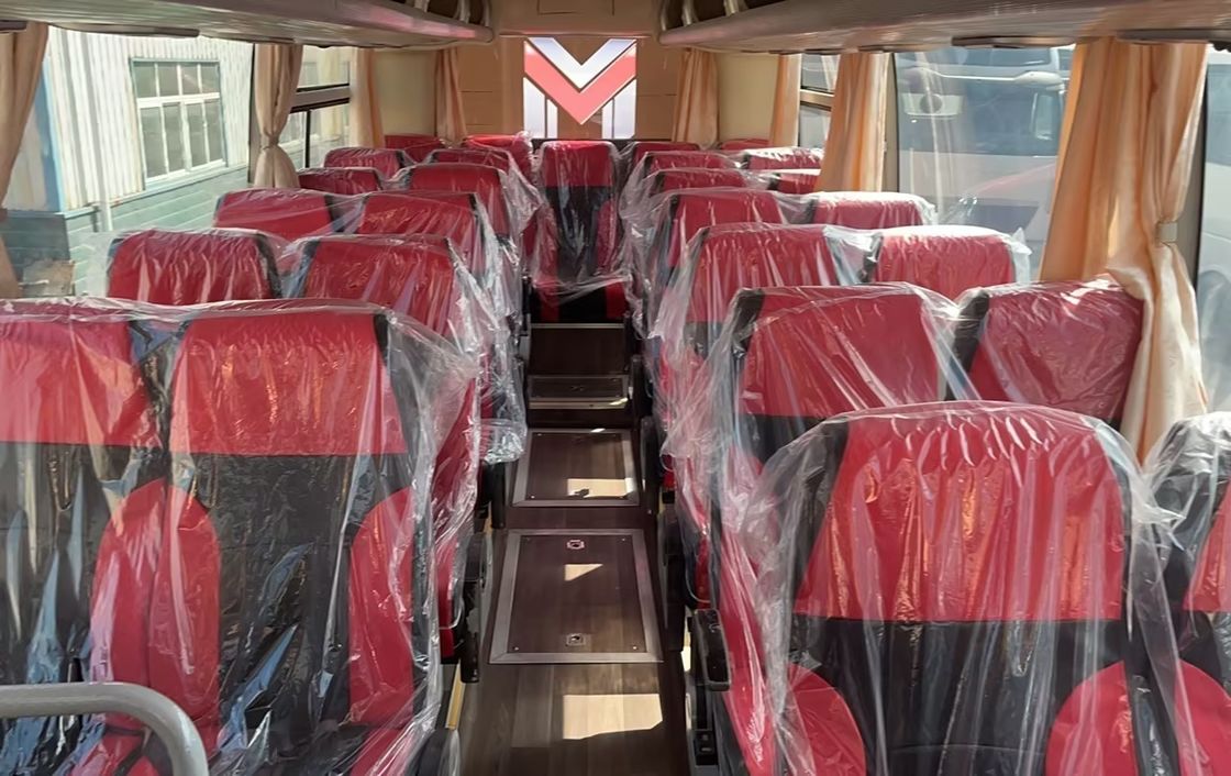 Encuentre su autobús perfecto de 47 plazas con motor trasero y bajo kilometraje de 56000 km en nuestro