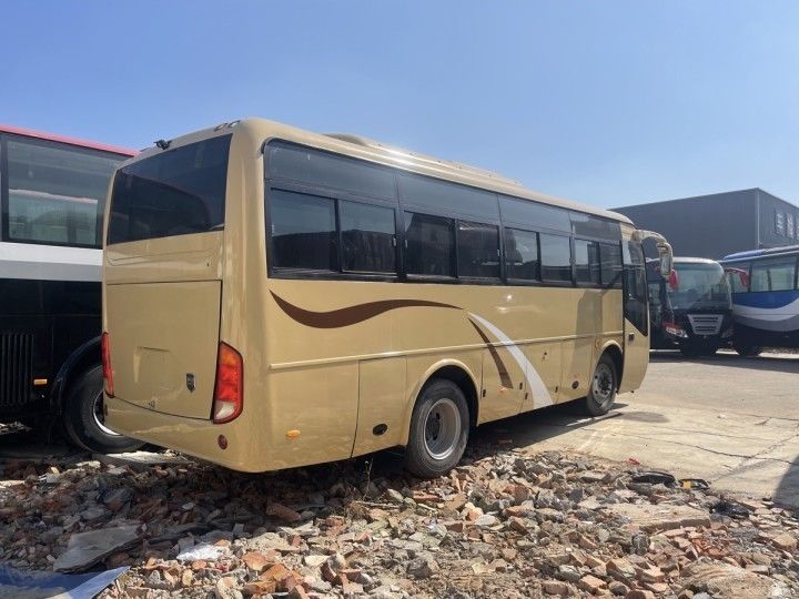 7m 35 asientos Motor delantero Autobús de coches usados Volante izquierdo 8.4L desplazamiento