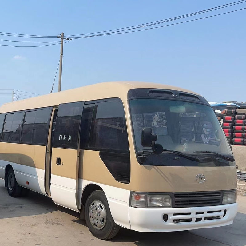 Autobús Toyo ta Coaster de 30 asientos usado con norma de emisiones Euro 3 y en buen estado