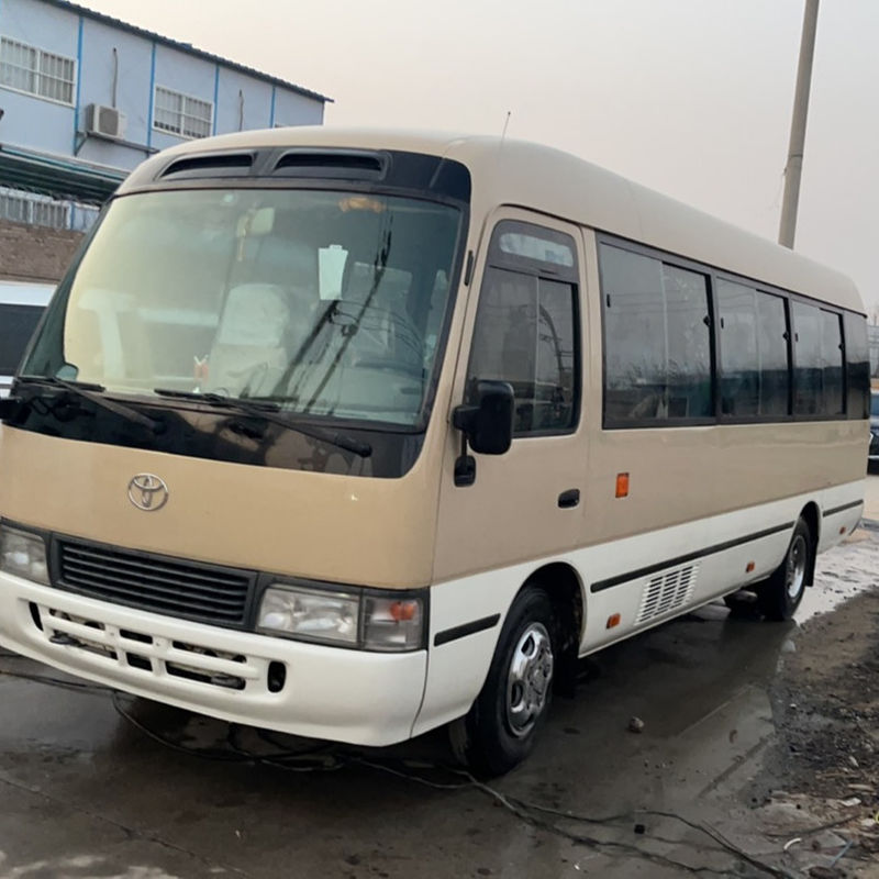 Autobús Toyo ta Coaster de 30 asientos usado con norma de emisiones Euro 3 y en buen estado