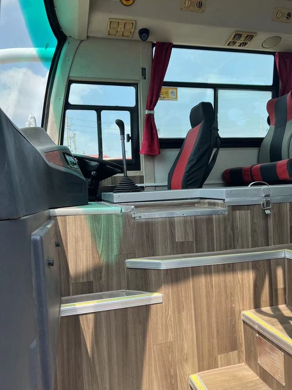 57 asientos Yu Tong Autobús usado RHD en Uganda Ideal para viajes largos y viajes de lujo