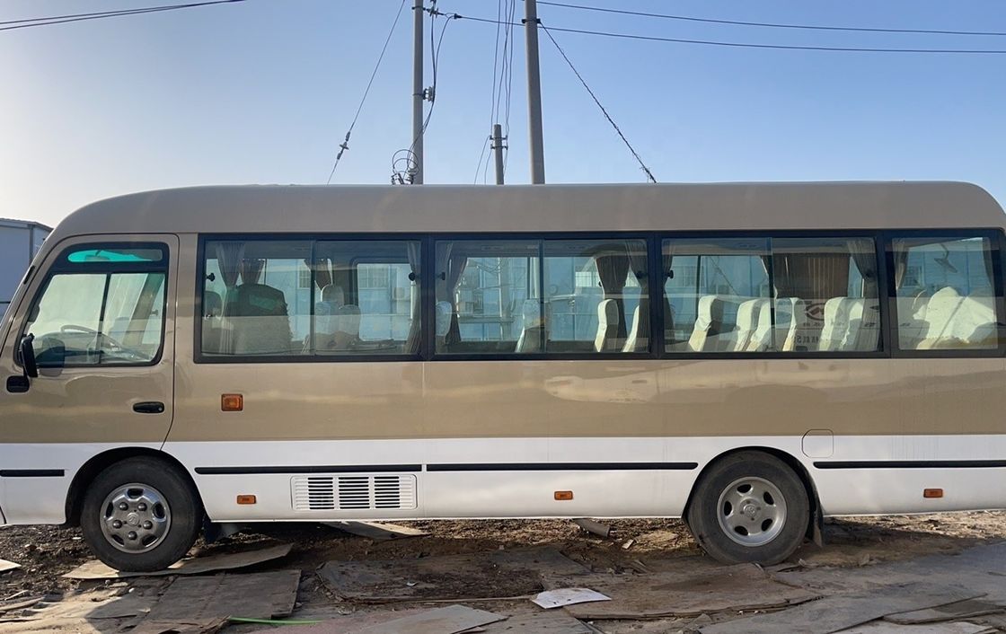 Autobús de pasajeros pequeño Toyota Coaster de 30 asientos usado con aire acondicionado para el mercado de África