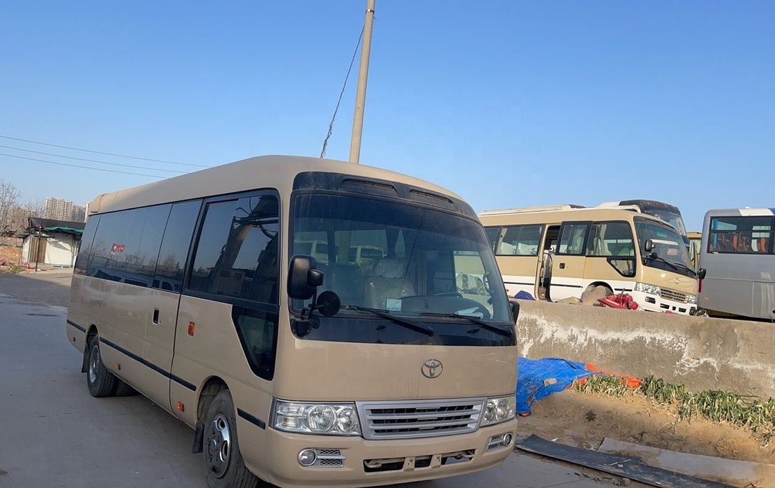 Autobús de pasajeros pequeño Toyota Coaster de 30 asientos usado con aire acondicionado para el mercado de África