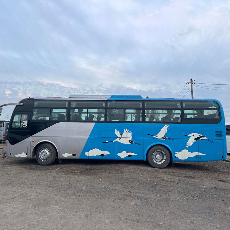Buen estado Autobús de pasajeros LHD de 65 asientos con norma de emisiones Euro 3 y motor