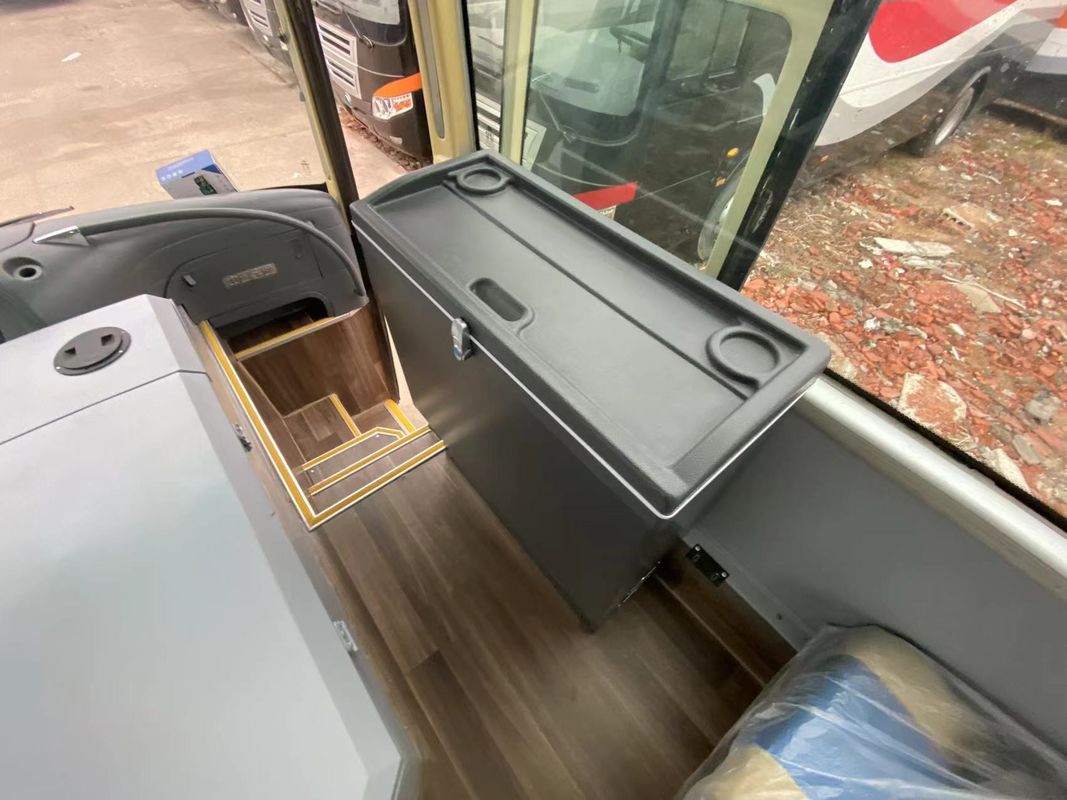 Autobús de pasajeros diesel 57 usado con tipo de transmisión manual y en buen estado
