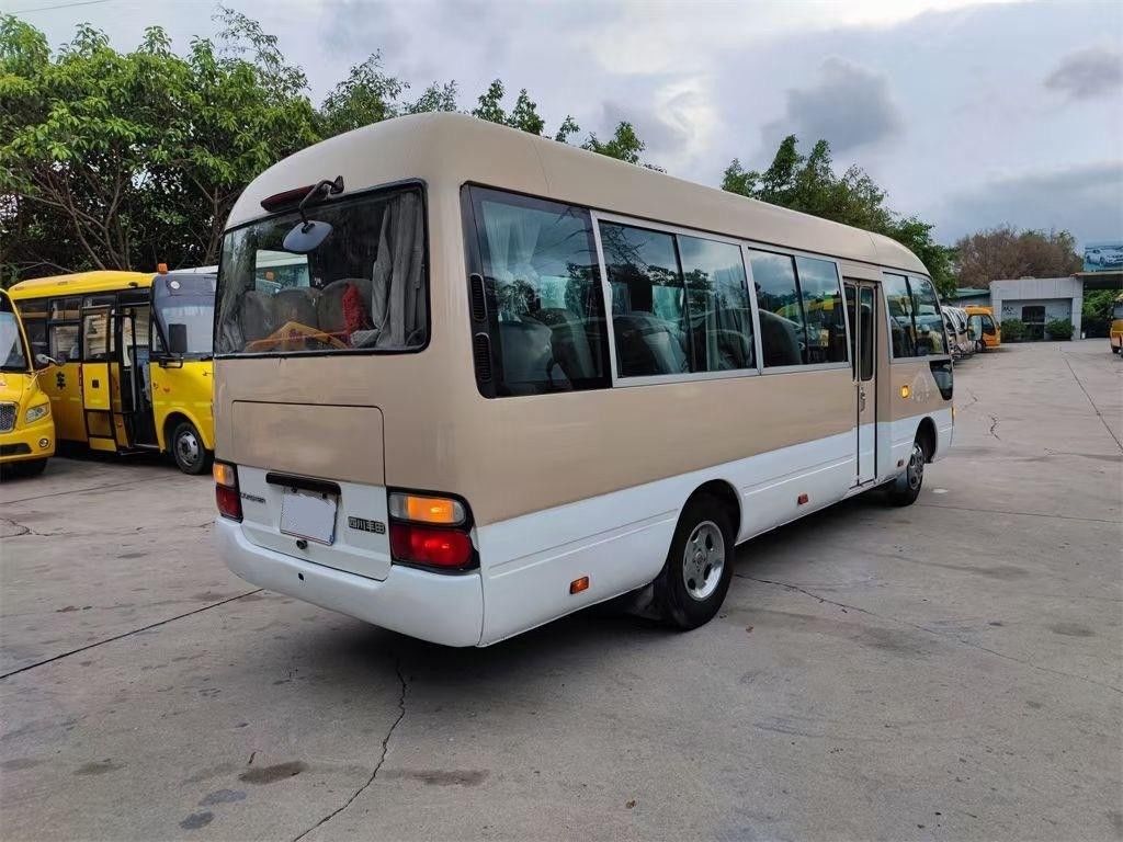 Motor 15B-FT 29 asientos Toyota Coaster Bus con buen rendimiento y transmisión manual