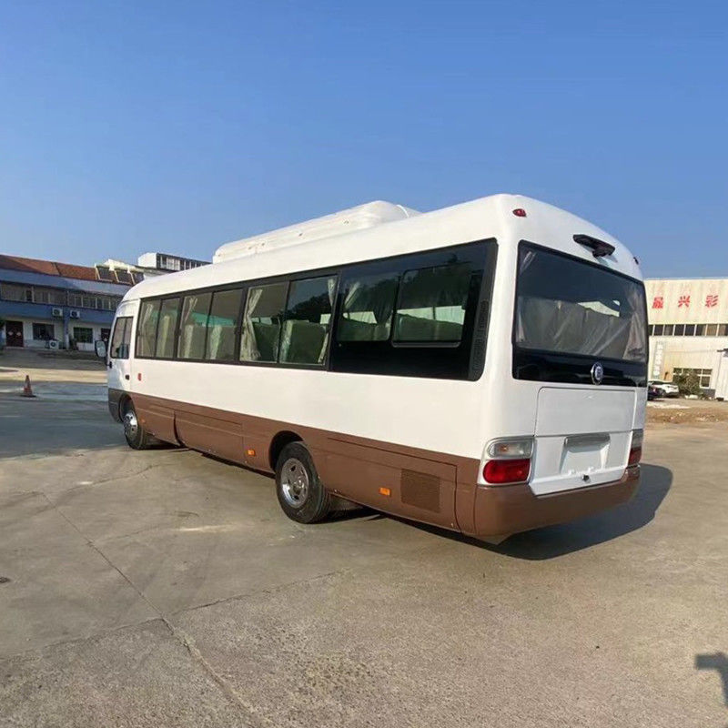 LHD RHD 30 asientos Toyo ta Coaster Bus con tanque de 70L de combustible y 4500-6700ml de desplazamiento