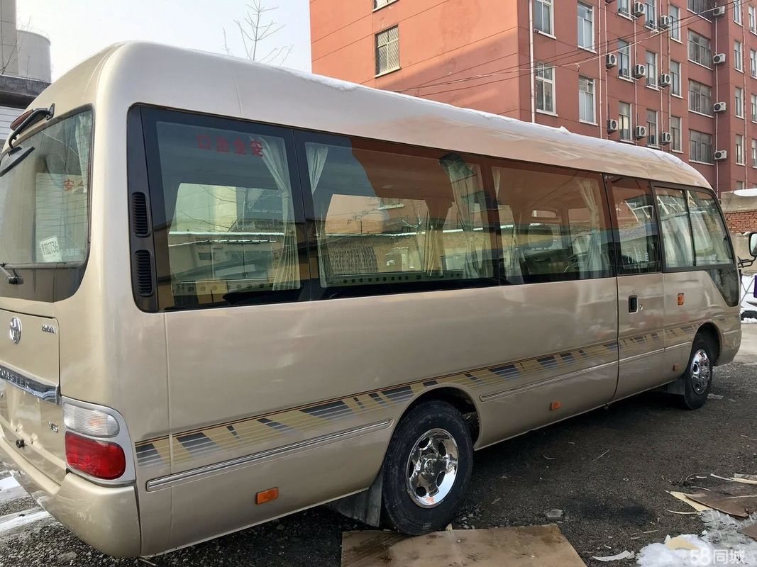 Autobús de segunda mano de 22 a 30 asientos de pasajeros Toyot Coaster con motor diésel montado en el frente
