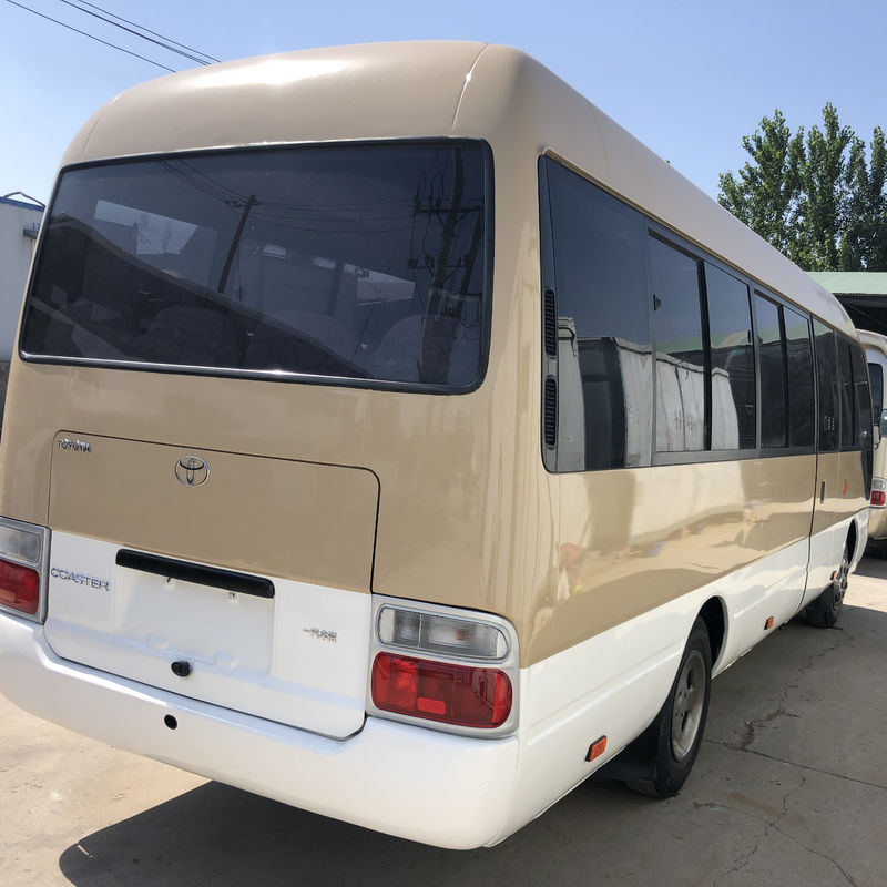 Autobús Toyota usado asequible con 30 asientos y motor diesel en buenas condiciones
