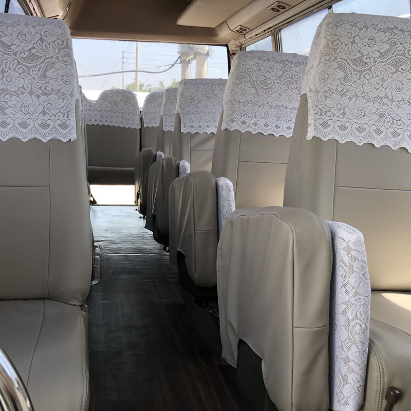 Autobús Toyota usado asequible con 30 asientos y motor diesel en buenas condiciones