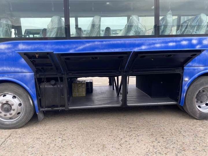 35 asientos Autobús de mano izquierda Motor diesel Motor Yuchai 8995*2490*3490mm