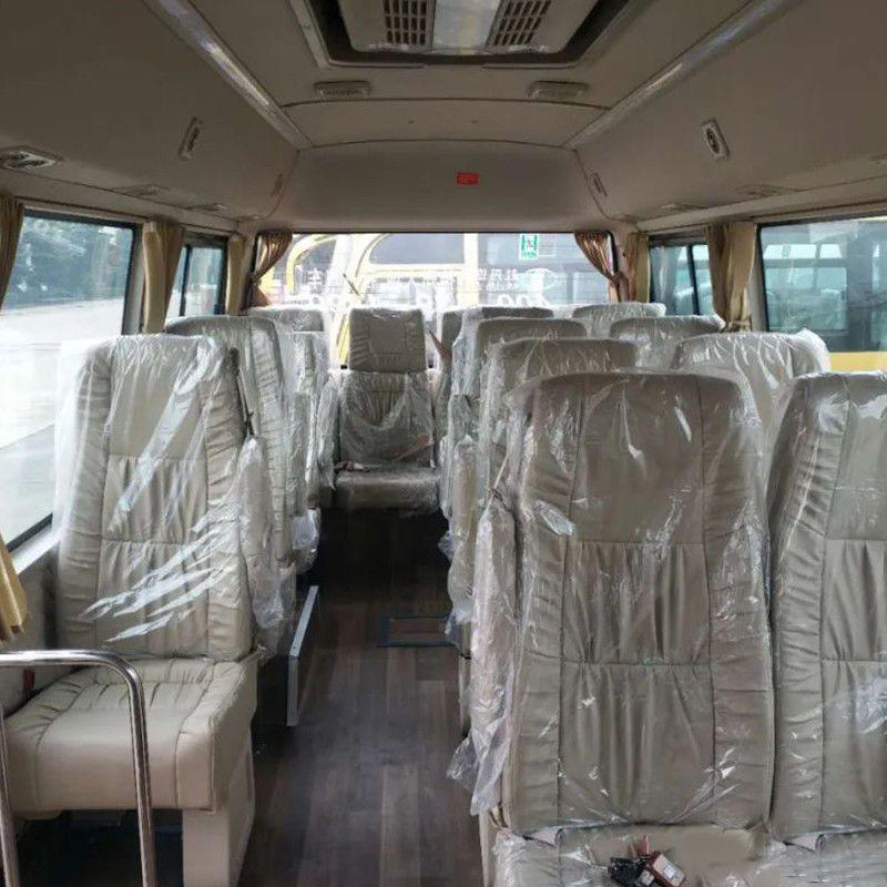 Autobús de 30 asientos Toyota Original Usado Renovado para satisfacer la solicitud del cliente