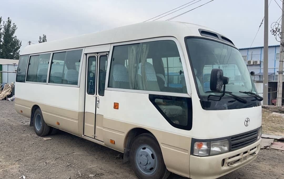 Buen estado 30 asientos autobús de montaña usados con transmisión manual de tipo de combustible diesel