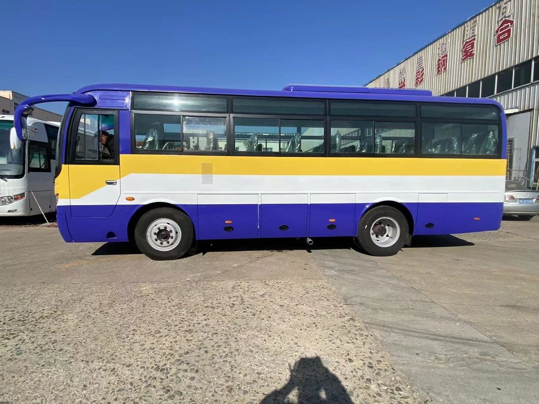Autobús de 45 plazas Youtong Tour Coach con baño y transmisión manual a buenos precios